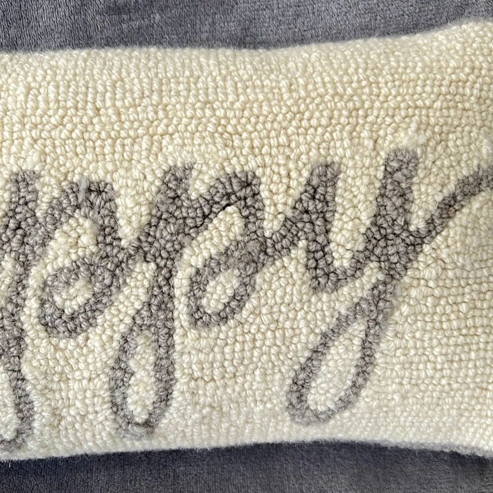 HAPPY PILLOW